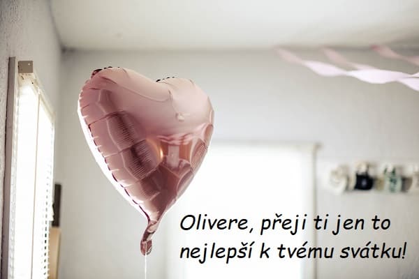 Růžový balónek ve tvaru srdce s přáním všeho nejlepšího k svátku Oliverovi.