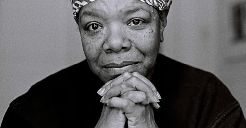 Černobílý portrét spisovatelky Mayi Angelou.