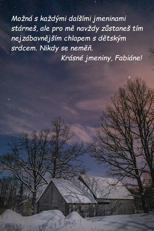Zasněžená chaloupka v lese pod noční oblohou s gratulací k svátku pro Fabiána.