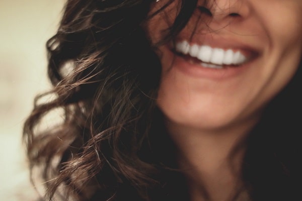 Detail na úsměv ženy