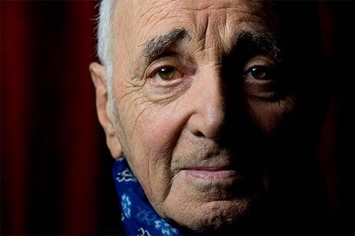 Portrét Charlese Aznavoura