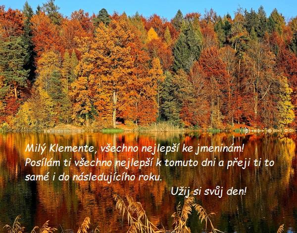 Sváteční gratulace k svátku Klementovi na pozadí jezera na kraji podzimně zbarveného lesa.