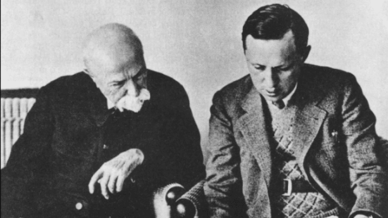 Karel Čapek s T. G. Masarykem v hovoru, měli velice blízký vztah.