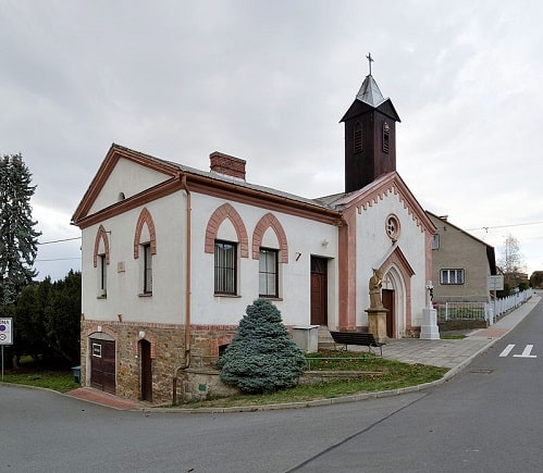 Kostel v Dobroslavicích v okrese Opava.