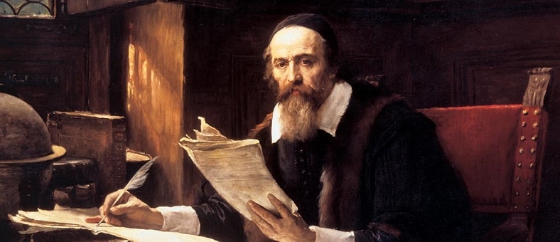 Malba Jana Amose Komenského sedícího za stolem a píšícího perem na papír.