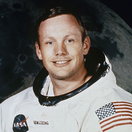 Fotografie Neila Armstronga ve skafandru.