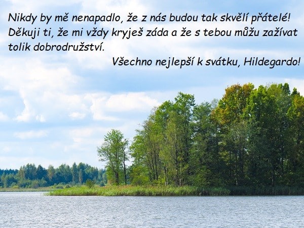 Jezero se zalesněným ostrůvkem a s přáním ke jmeninám Hildegardě.