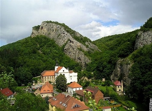 Fotografie turistického cíle Svatého Jana pod Skalou.
