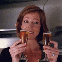 GIF přání k jmeninám přípitek s šampaňským. 
