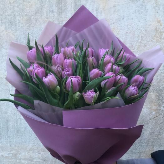 Dárková kytice k svátku fialové tulipány.