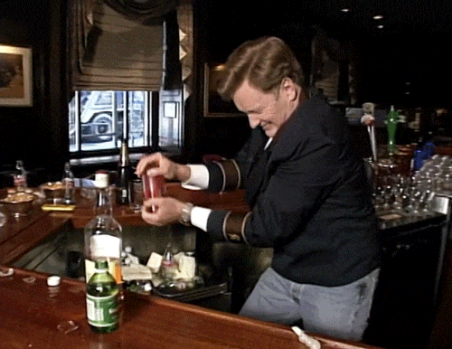GIF přání k jmeninám barman připravující drink. 