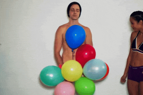 GIF přání k jmeninám pár s balónky. 