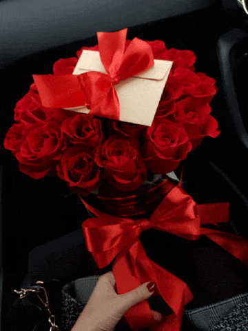 GIF blahopřání k jmeninám kytice rudých růží. 