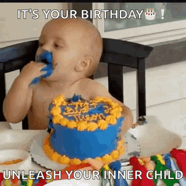GIF přáníčko k svátku s dítětem celé od dortu.