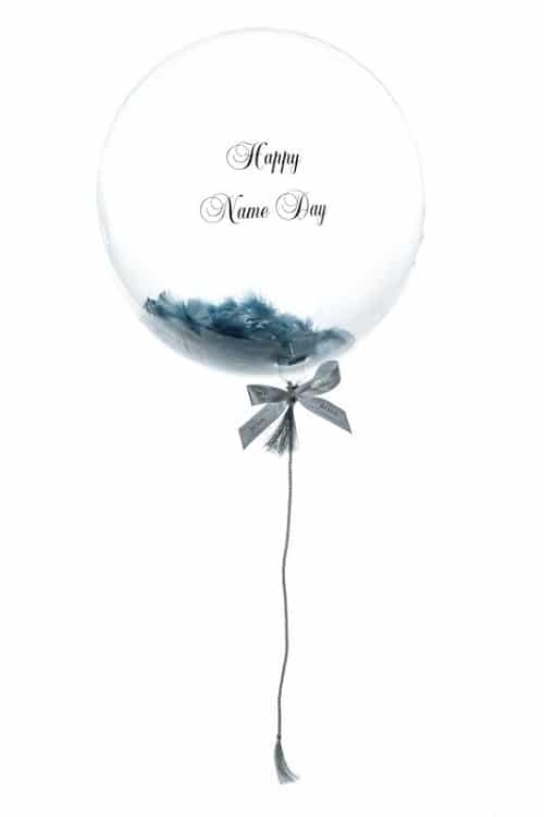 Průhledný nafukovací balónek s peříčky uvnitř a s nápisem Happy name day.