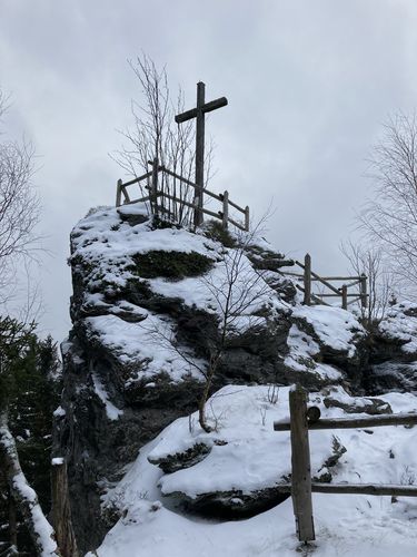 Skalní útvar "Rolandův kámen" v okrese Bruntál.