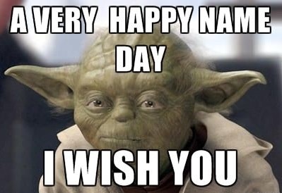 Postava Yoda ze Star Wars s nápisem A very happy name day i wish you.