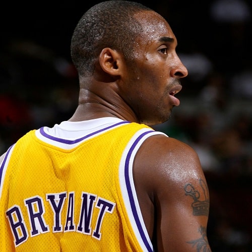 Zády otočený Kobe Bryant
