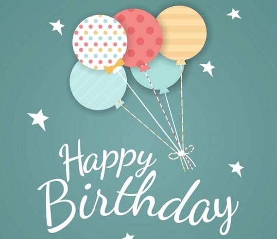 Přání k narozeninám pro kamarádku na zeleném pozadí s barevnými balónky, hvězdičkami a nápisem "Happy Brithday". 
