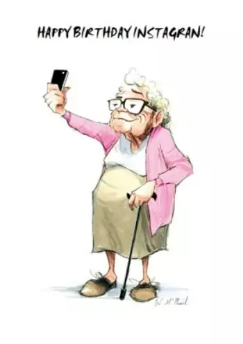 Obrázek kreslené babičky fotící na mobil selfie s nápisem "Happy birthday instagran!". 