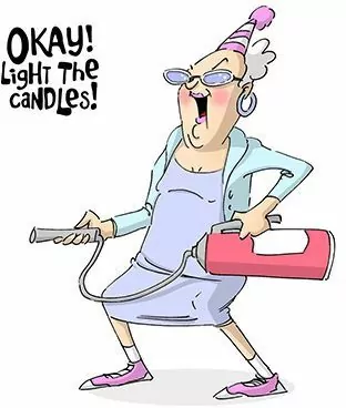 Kreslené přání k narozeninám pro babičku s nápisem "Okay! Light the candles!" s babičkou držící hasičský přístroj.